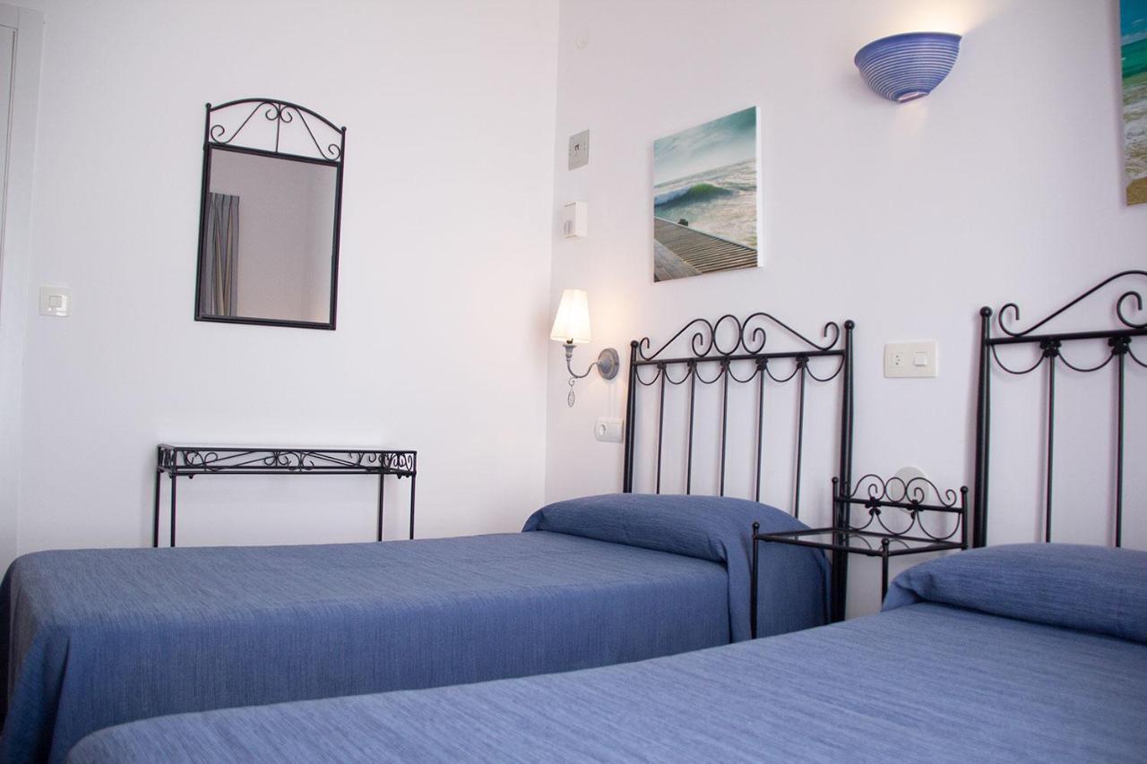 Hostal Alemania Es Pujols Ngoại thất bức ảnh