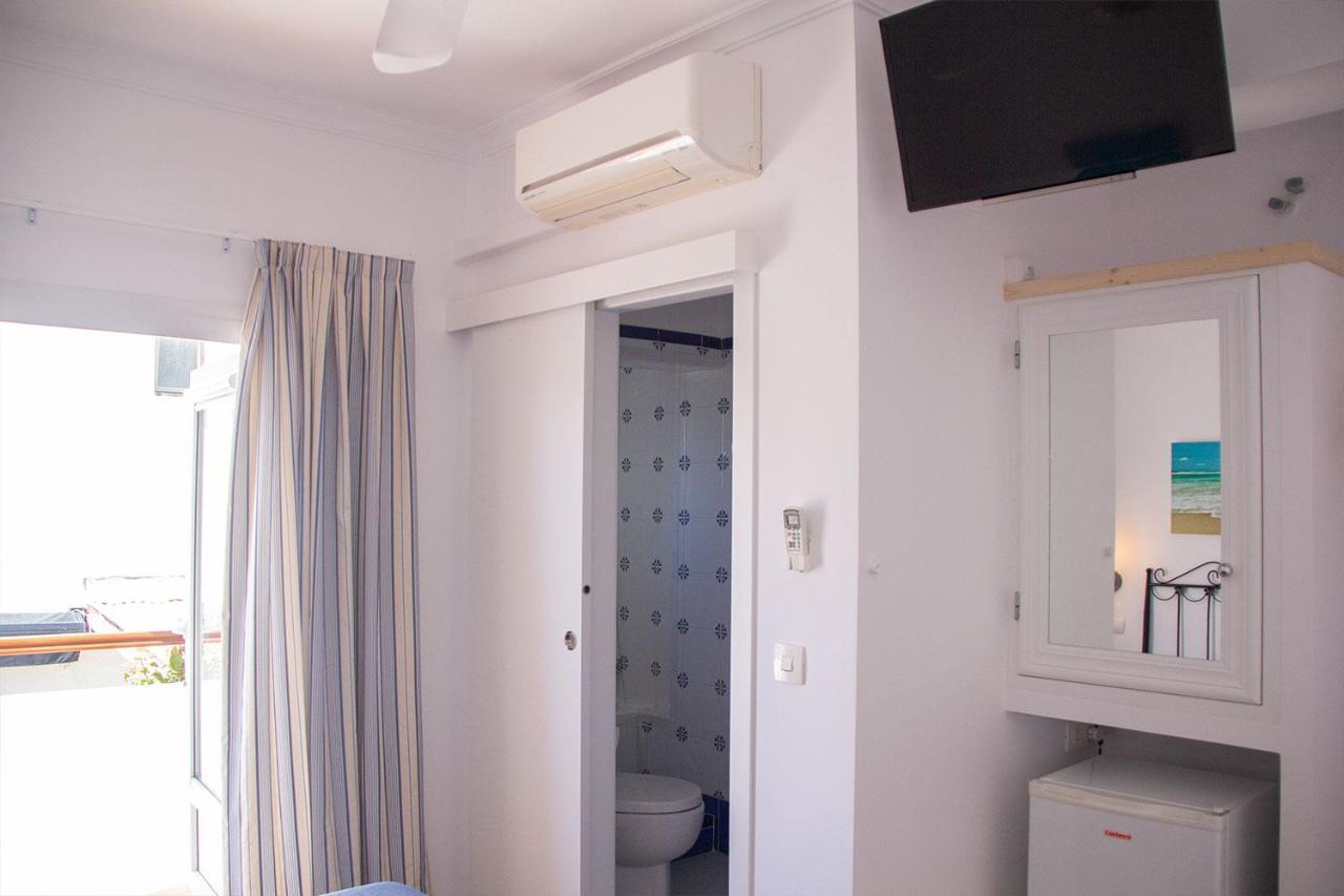 Hostal Alemania Es Pujols Ngoại thất bức ảnh