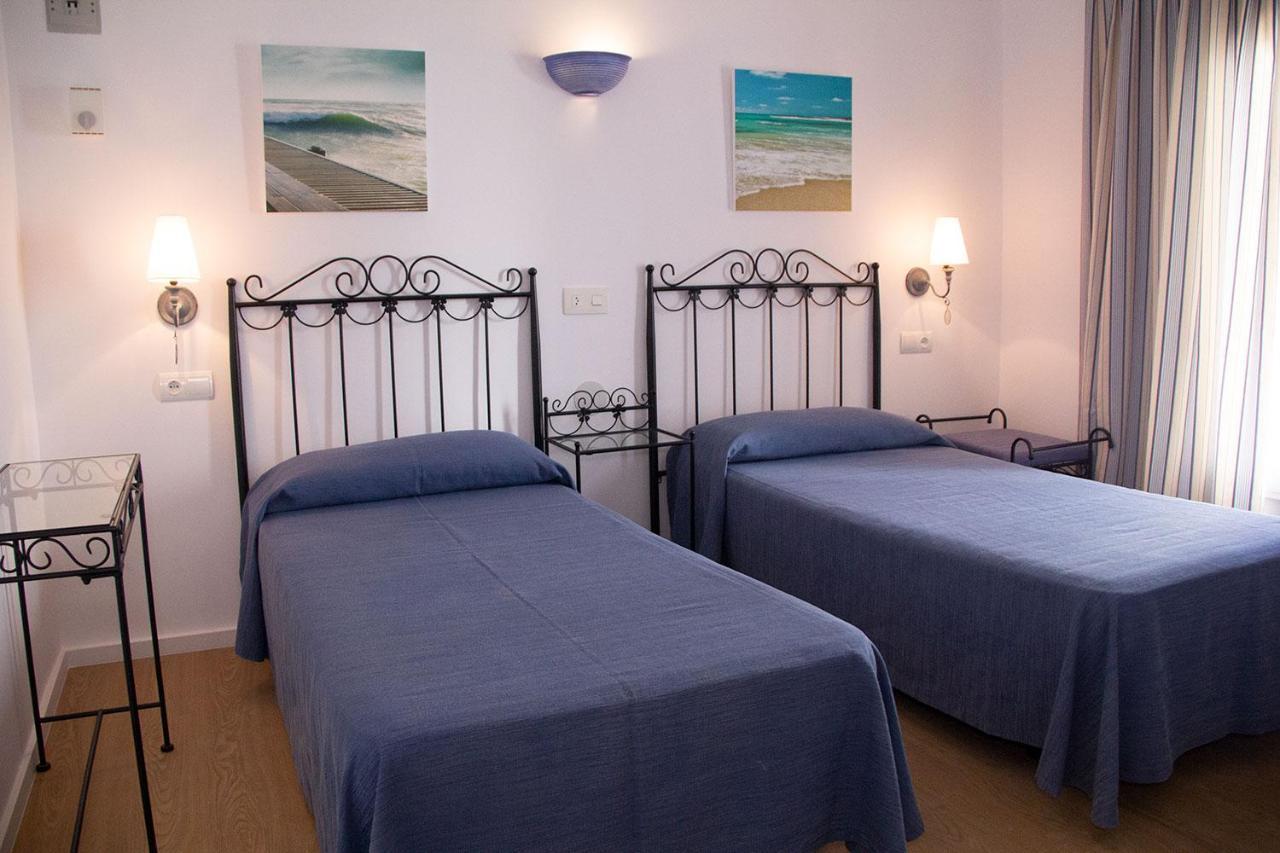 Hostal Alemania Es Pujols Ngoại thất bức ảnh