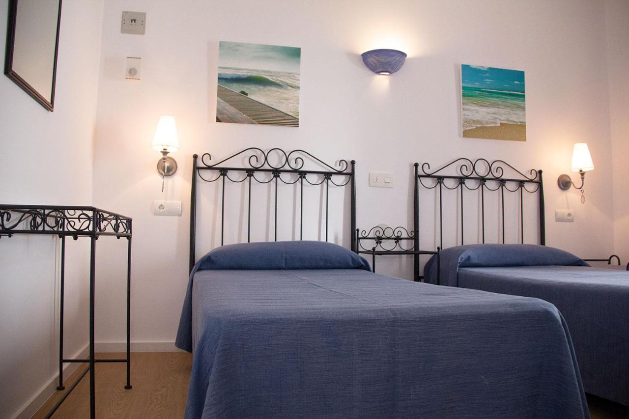 Hostal Alemania Es Pujols Ngoại thất bức ảnh