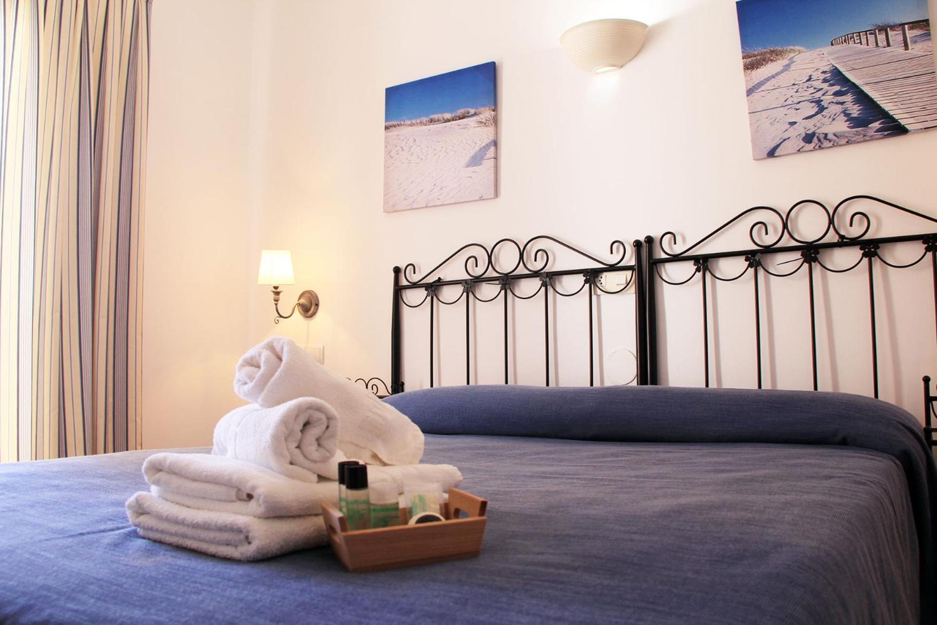 Hostal Alemania Es Pujols Ngoại thất bức ảnh